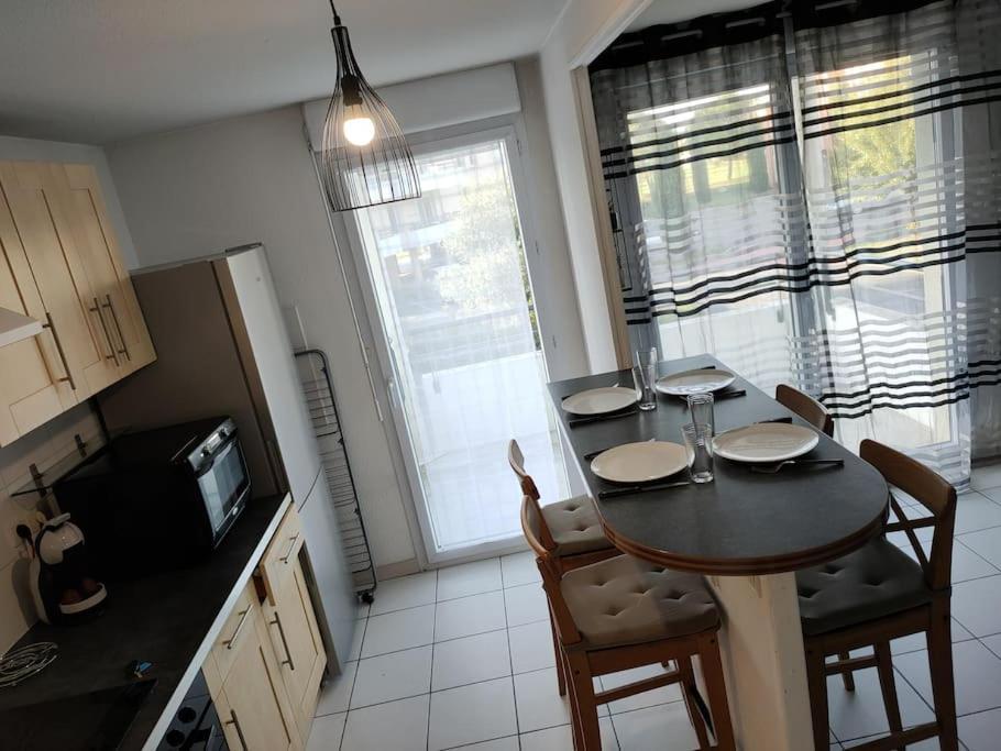 Spacieux Et Joli Appartement De 2 A 4 Personnes • Parking • Wifi Fenouillet  Luaran gambar
